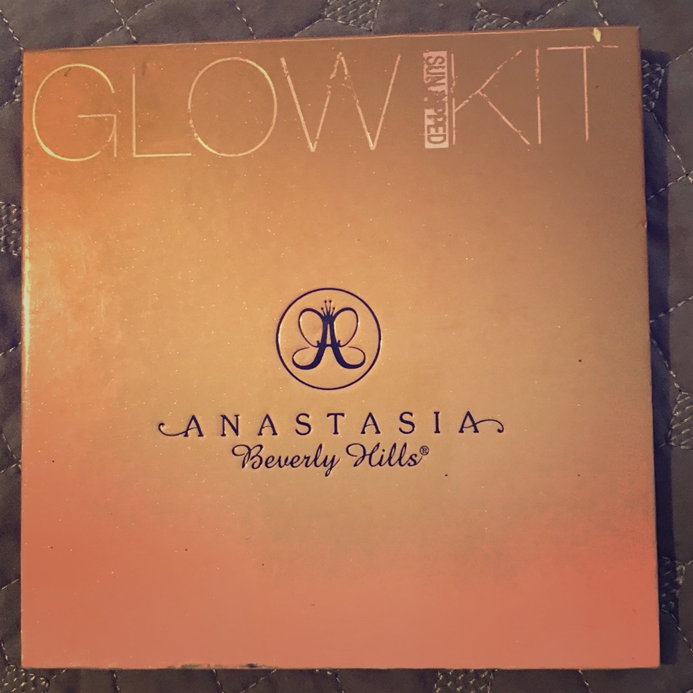 Anastasia Glow kit Bronzer✨